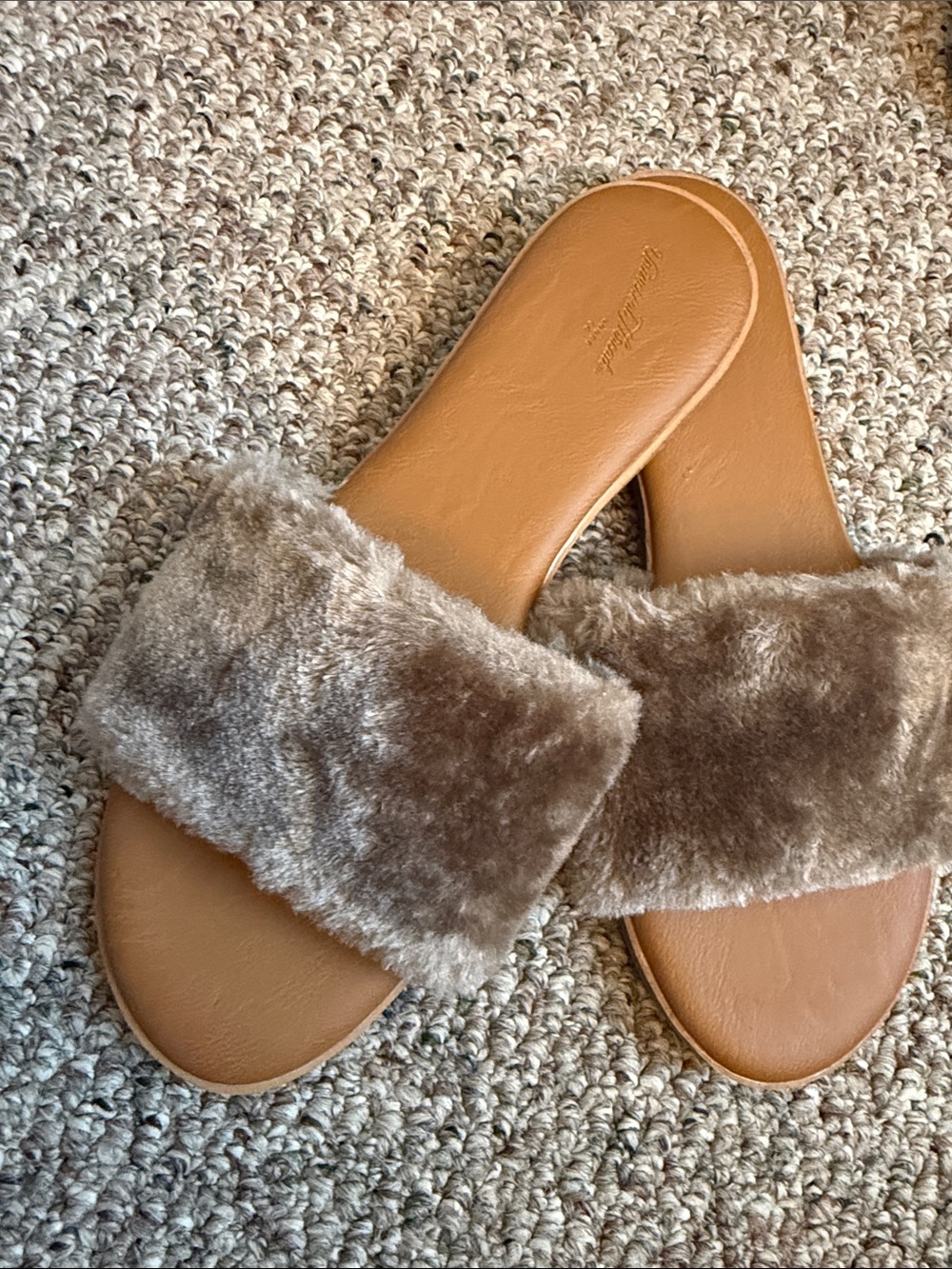 Universal Thread Taupe Faux-Fur Slide Sandals
